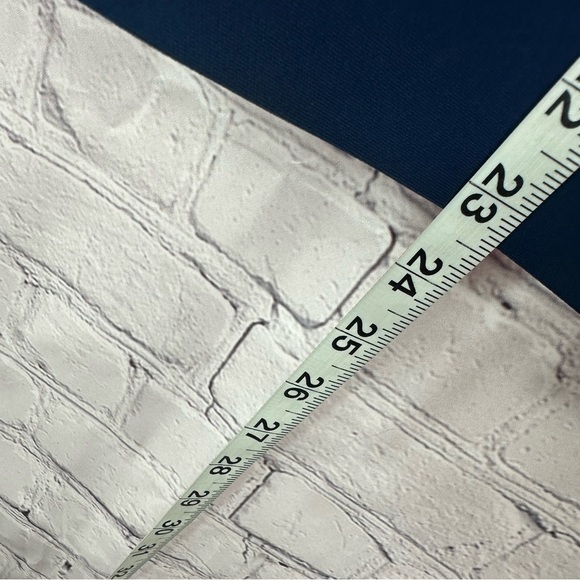 St. John Navy Pencil Skirt sz 14 classic luxury office minimalist - Picture 3 of 8